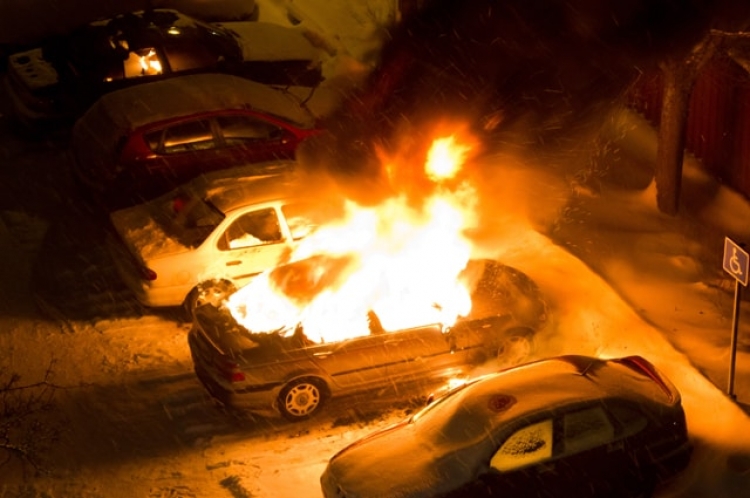3 иномарки сожгли в Симферополе за ночь