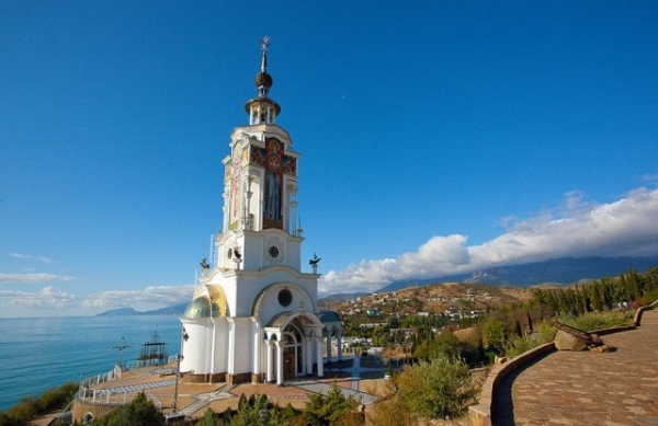Самому высокому храму Крыма грозит разрушение