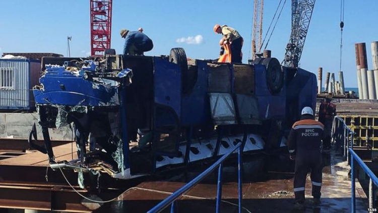 Следователи рассматривают две версии трагедии в Керченском проливе