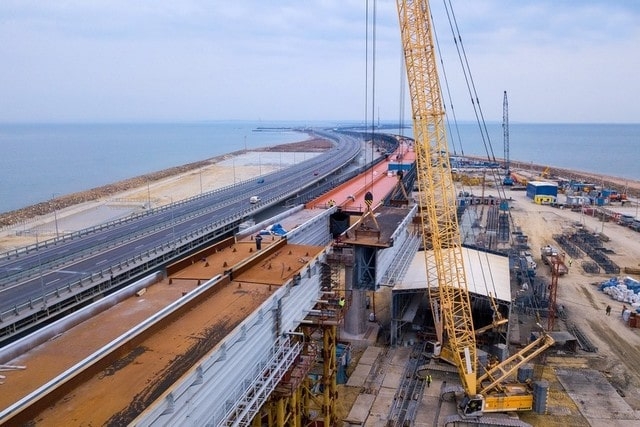 Строителям Крымского моста снова не хватает денег