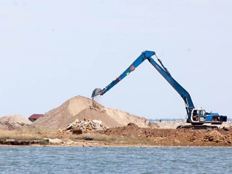 Ученые предупреждают о катастрофических последствиях добычи крымского песка