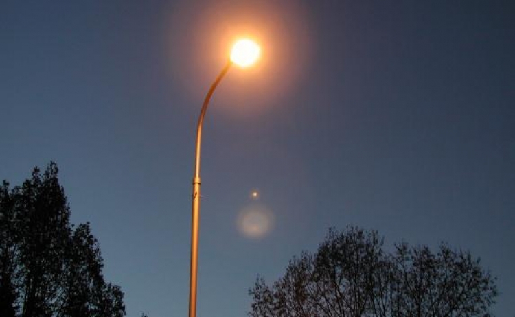 Уличное освещение в Симферополе устанавливают в ручном режиме