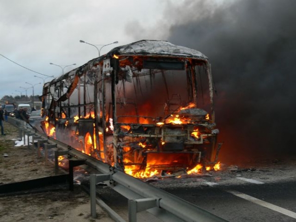 В Крыму сгорел пассажирский автобус