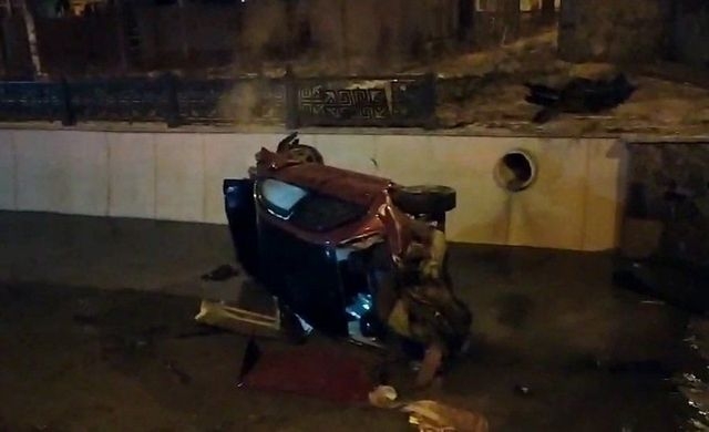 В ночное время в р. Салгир упал легковой автомобиль
