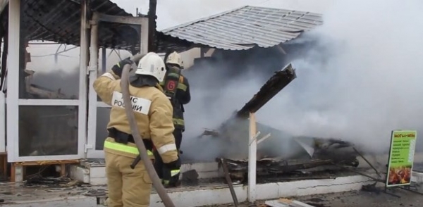 В Севастополе дотла сгорело кафе (видео)
