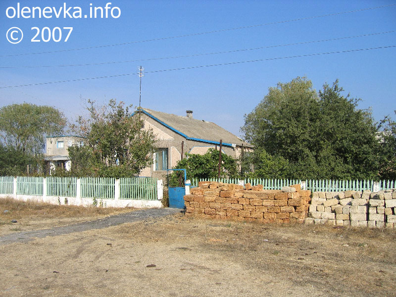 дом № 27, улица Комсомольская, село Оленевка