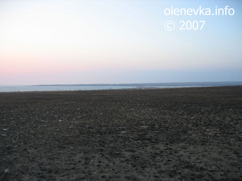 Лиманы и море на фоне выжженной степи, маяк Оленевки
