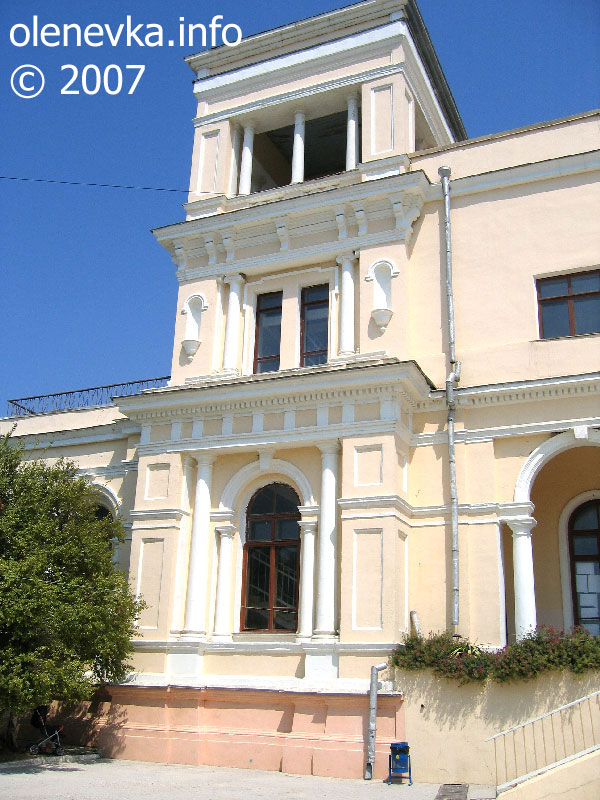 Три этажа перед нашим взором, поместье Попова в Оленевке.