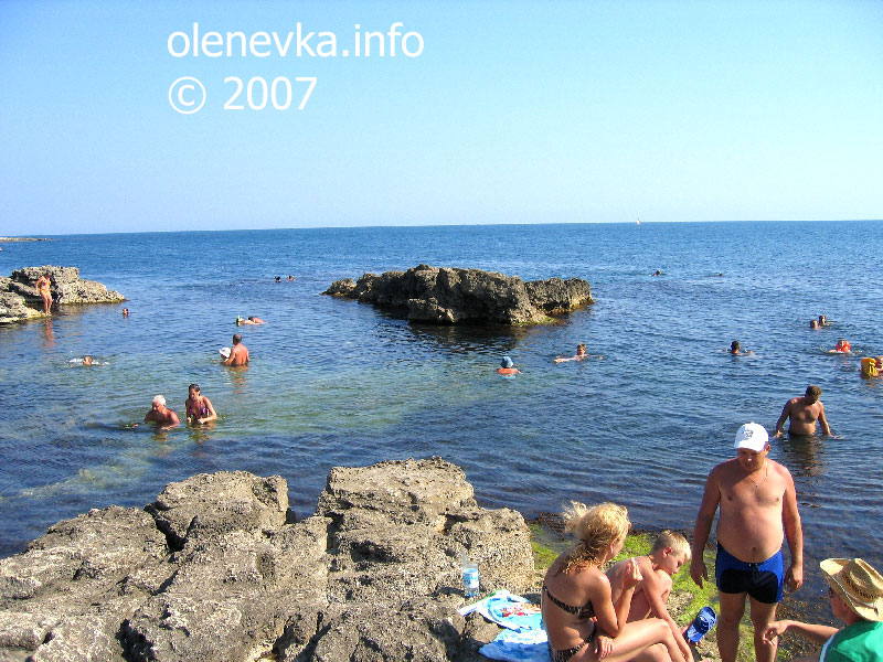 Скалистый пляж в 100 метрах от чаши любви, атлеш, село Оленевка