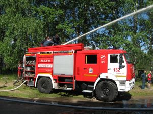 Пожарные четыре часа тушили здание в Оленевке