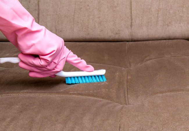 Химчистка дивана – когда делать и зачем?