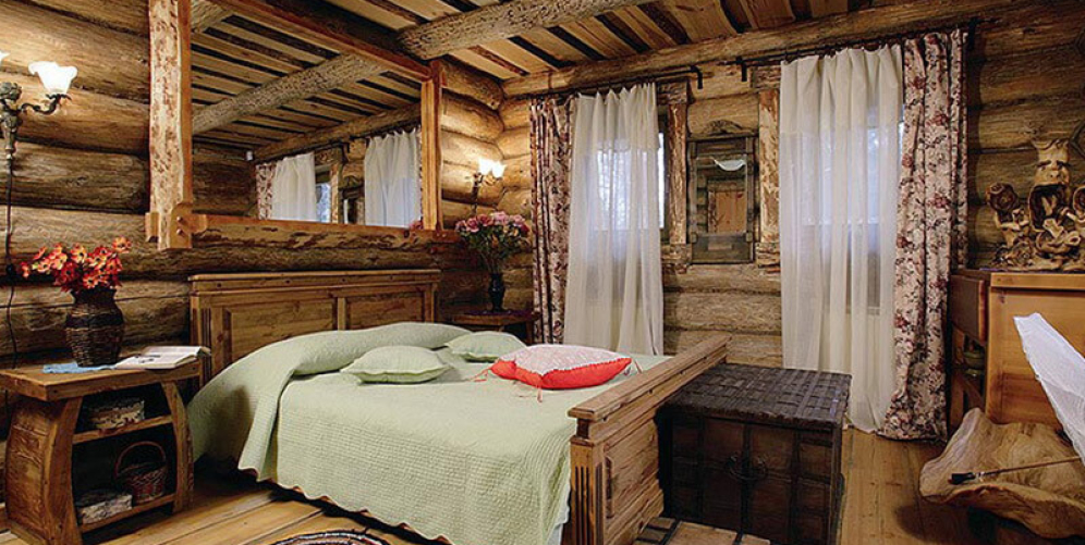 Где лучше купить кровать для дачи с матрасом?
