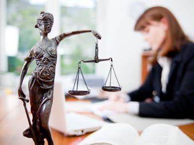Услуги адвокатов и юристов для иммигрантов в США