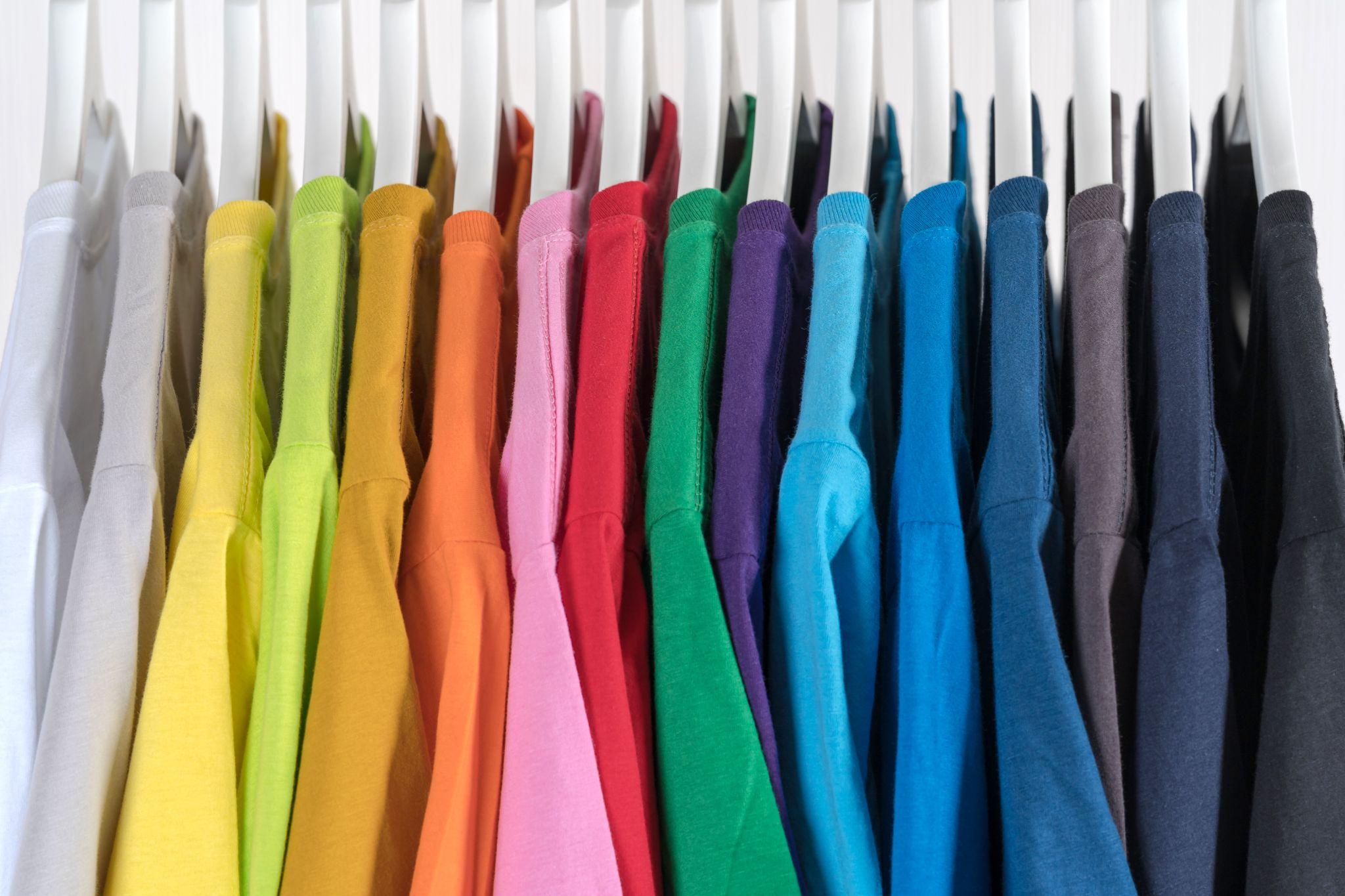 Одежда оптом: Преимущества и роль оптовых закупок в индустрии моды